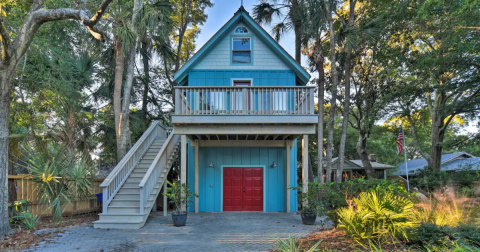 Stay Overnight In This Breathtaking Bungalow Just Steps From The Ocean In South Carolina