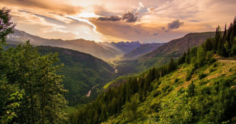 This Scenic Drive Runs Straight Through Montana's Glacier National Park, And It's A Breathtaking Journey