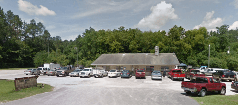 Eat Seemingly Endless Fried Catfish At This Rustic Restaurant In Florida