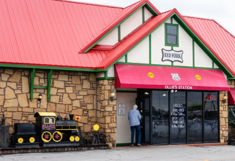 The Sunday Buffet At Ollie's Station In Oklahoma Is A Delicious Road Trip Destination