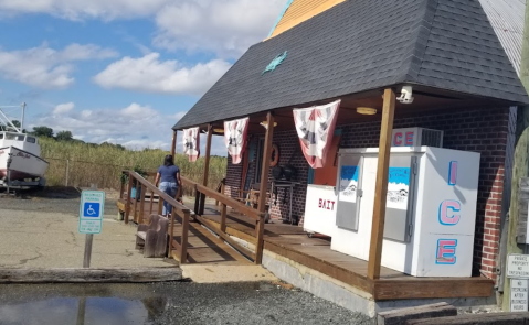 You Can Still Order Crabs By The Bushel At This Old School Market In Virginia