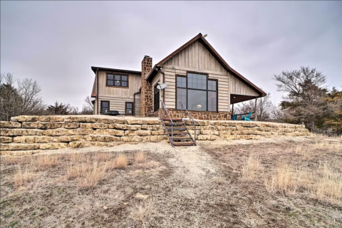 This Charming Lakefront Cottage In Kansas Is The Perfect Place For A Relaxing Getaway