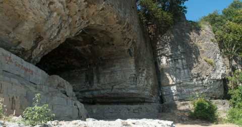 The Charming Small Town In Illinois That Was Named After A Pirate Cave