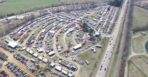 You Could Easily Spend All Weekend At This Enormous Mississippi Flea Market