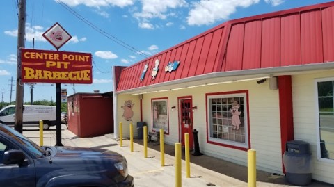 Center Point Barbecue Is A Hole-In-The-Wall Restaurant In Tennessee With Some Of The Best Pulled Pork In Town