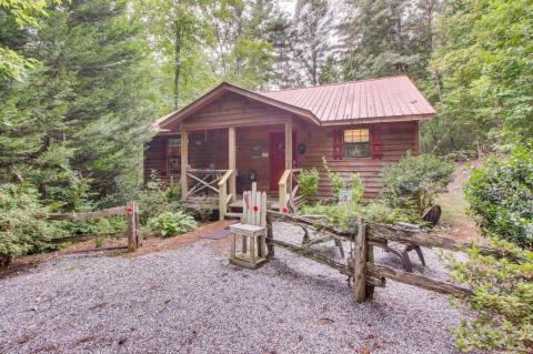 Sleep Among Towering Trees In The North Georgia Forests At This Wondrous Cabin