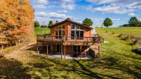 Sleep Along The Mississippi At This Wondrous Rental Home In Wisconsin