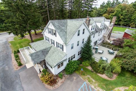 There's A Bed & Breakfast Hidden On A Mountaintop In Pennsylvania That Feels Like Heaven