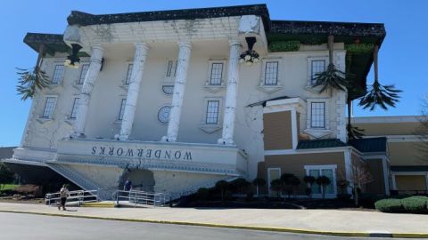 There's An Upside-Down Building In Tennessee, And It's One Of The Quirkiest Places You'll Ever Go