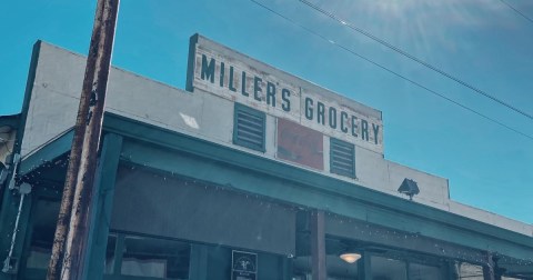 The Historic Restaurant In Tennessee Where You Can Still Experience Good Old Country Living