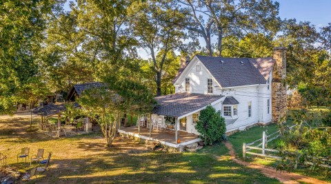 There's A Bed & Breakfast Hidden On A Working Ranch In The North Georgia Mountains That Feels Like Heaven