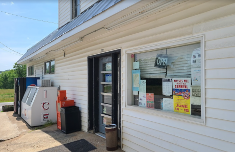 You Wouldn't Expect Some Of The Best Fried Chicken In Virginia To Be From A Gas Station, But It Is