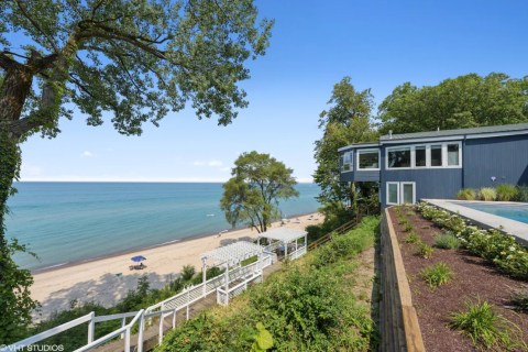 You'll Never Forget Your Stay At This Charming Vrbo In Michigan With Its Very Own Beach