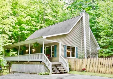 Sleep Among The Trees At This Wondrous Vacation Rental In Michigan