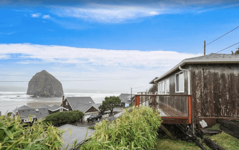 Sleep On The Coast At This Wondrous Beachfront Cabin In Oregon