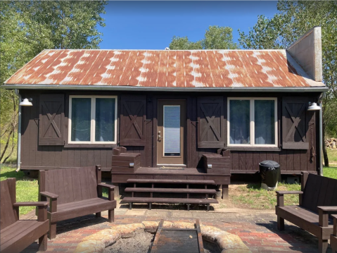 Stay Overnight In This Breathtaking Cabin Just Steps From A Lake In Kansas