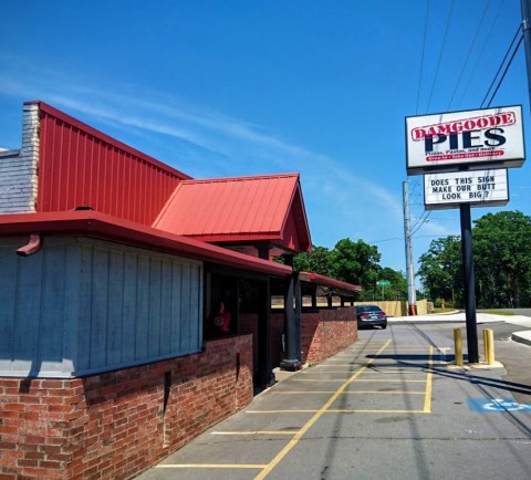 There's A Restaurant In Arkansas Called Damgoode Pies And It's Exactly What It Sounds Like