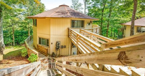 Spend The Night In This Incredible North Carolina Vrbo For An Unforgettable Adventure