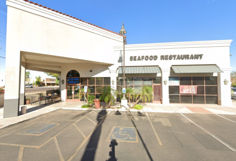 Enjoy The Freshest Oysters, Shrimp, And More At At This One-Of-A-Kind Seafood Restaurant In Arizona