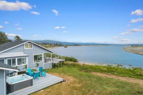 Soak In A Hot Tub Surrounded By Natural Beauty At These 5 Cabins In Northern California