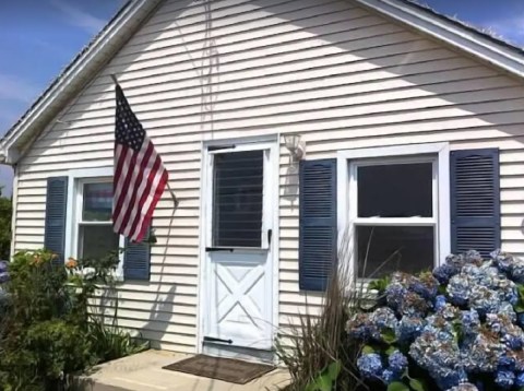 This Charming Cottage In Rhode Island Is The Perfect Place For A Relaxing Getaway