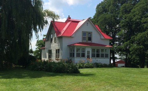 There's A Vacation Rental Hidden On A 300-Acre Beef Ranch In Wisconsin That Feels Like Heaven