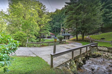 There's A Retreat Hidden Within The Mountains In Tennessee That Feels Like Heaven