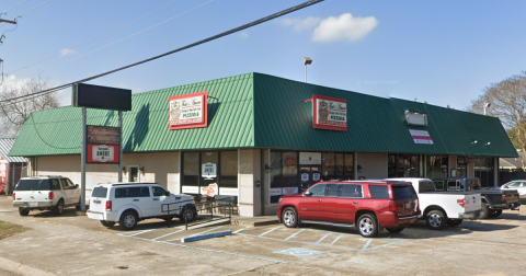 This Pizza Restaurant In Louisiana Is What Dreams Are Made Of