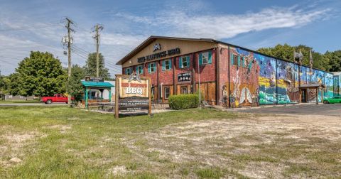 There Are 2 World-Famous BBQ Restaurants In The Small Town Of Westfield, Indiana