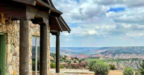 There's No Better Place To Go Glamping Than This Magnificent Cabin In Texas