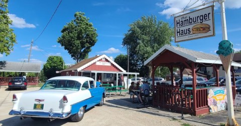 This Sugary-Sweet Ice Cream Shop In Wisconsin Serves Enormous Portions You’ll Love