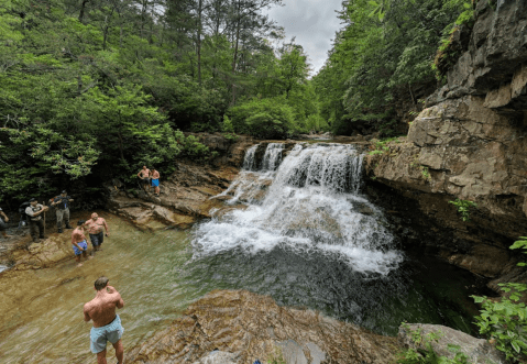 The Hike To This Gorgeous Virginia Swimming Hole Is Everything You Could Imagine