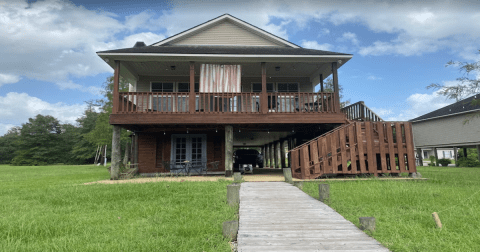 Enjoy Some Much Needed Peace And Quiet At This Charming Louisiana Cabin