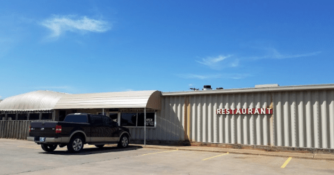 The Small-Town Restaurant In Oklahoma Where Every Order Comes With A Free Basket Of Ribs