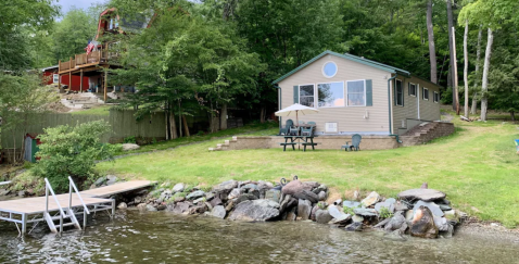 Stay Overnight In This Breathtaking Bungalow Just Steps From The Lake In Vermont