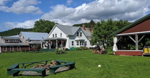 There's A Bed & Breakfast Hidden Within A Historic Farmhouse In Vermont That Feels Like Heaven