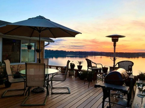 Get Away From It All At This Waterfront VRBO In Washington