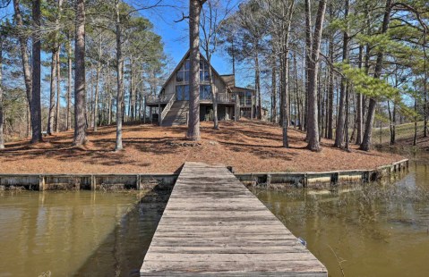 This Rustic Cabin In Alabama Is The Perfect Place For A Relaxing Getaway