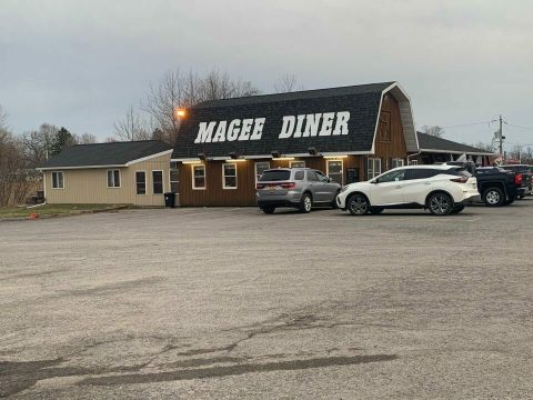 Feast On Country Cooking At This Unassuming But Amazing Roadside Stop In New York