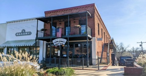 A Secret Door Will Take You To An Underground Restaurant In Mississippi That Was Built In The 1800s