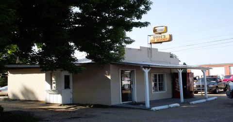 This Tiny Shop In Mississippi Serves A Sausage Sandwich To Die For