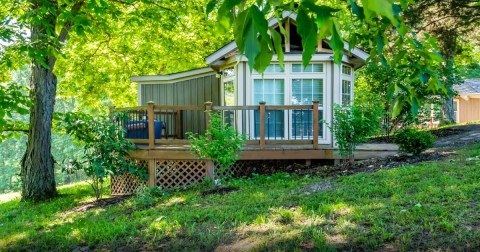 This Indiana Cottage In The Middle Of Nowhere Will Make You Forget All Of Your Worries