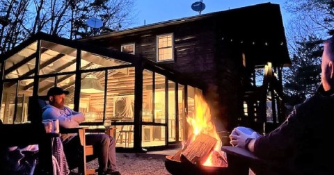 Enjoy Some Much Needed Peace And Quiet At This Charming Arkansas Luxury Cabin