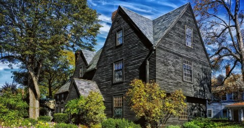 There Are More Than 100 Historic Buildings In This Massachusetts Town