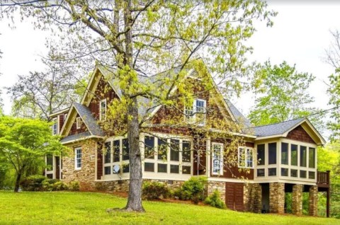 This Rustic Cabin In Alabama Is The Perfect Place For A Relaxing Getaway