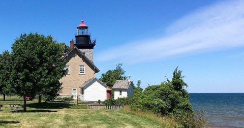 Few People Know There's A Beautiful State Park Hiding In This Tiny New York Town