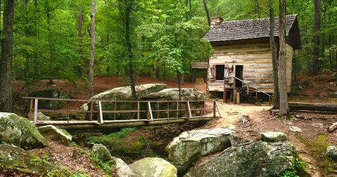 The One Park In Mississippi With Bridges, Waterfalls, Camping, And Trails Truly Has It All