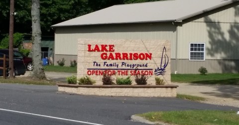 The Small Town Lake In New Jersey That's An Idyllic Summer Day Trip