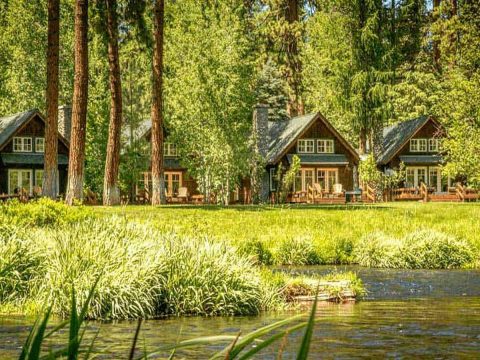 The Little-Known Cabin Resort In Oregon That'll Be Your New Favorite Destination