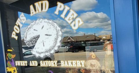 The Pie At This Illinois Restaurant Is So Good That It Sells Out Every Day